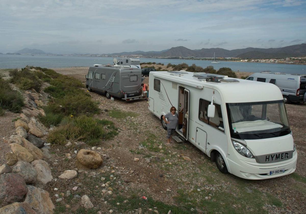 La diferencia entre acampar y estacionar la DGT estrena normativa